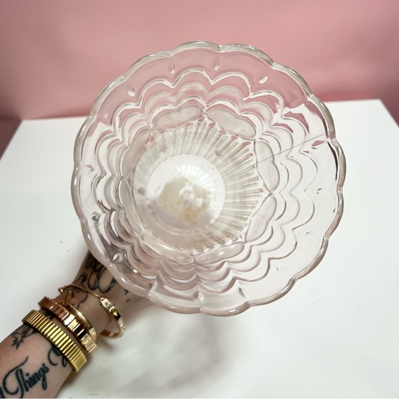 Vintage retro heart detail scalloped trim vase - Picture 5 of 6